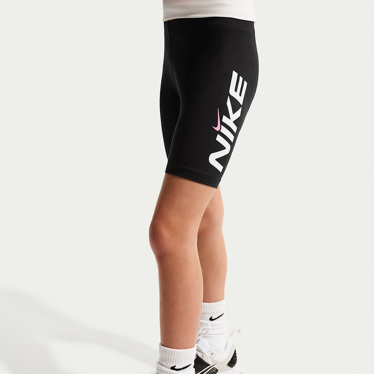 Conjunto de dos piezas de shorts de ciclismo Dri-FIT Easy Breezy para niños talla pequeña Nike – Negro – vista 4