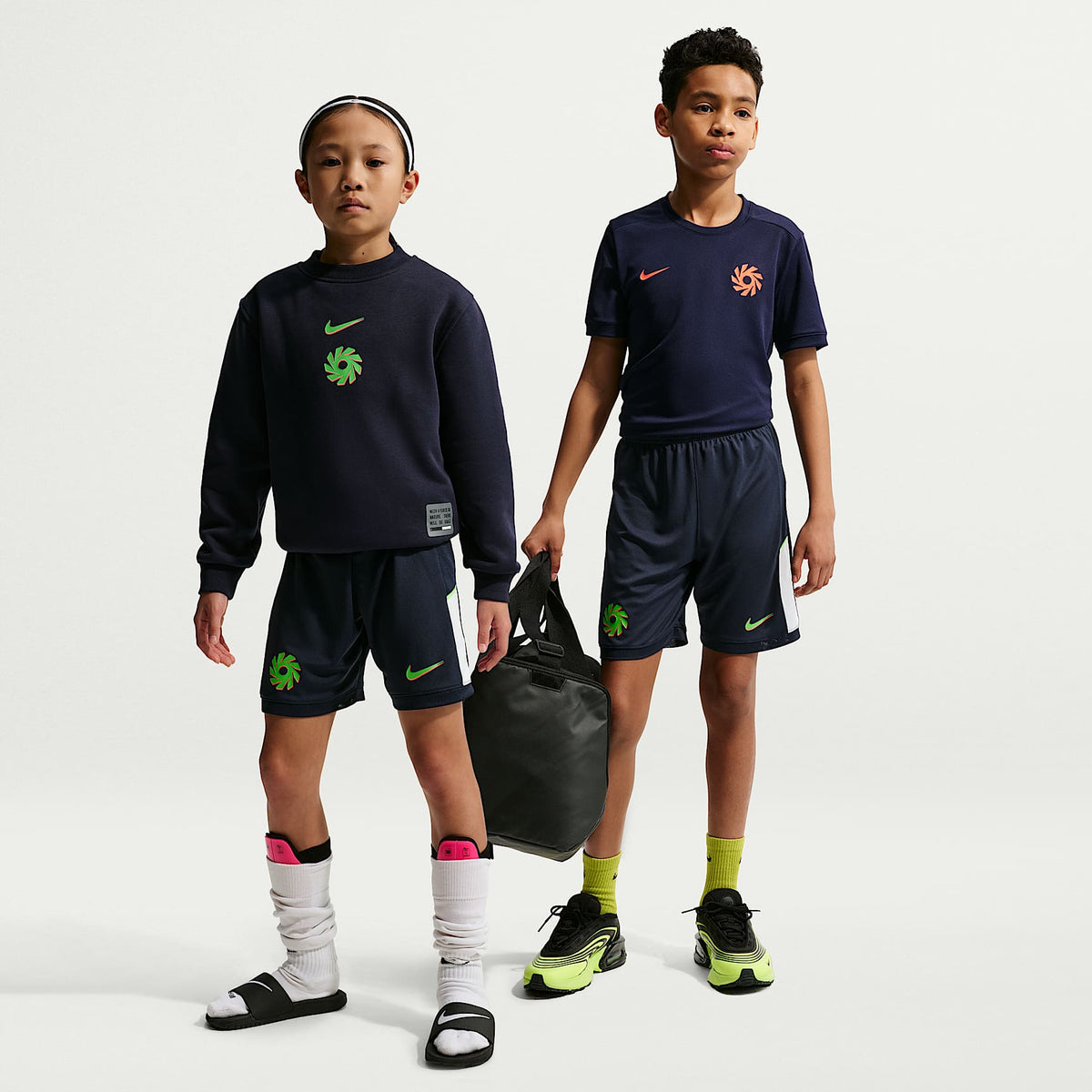 Shorts de futbol Nike Dri-FIT Academy Erling Haaland para niños talla grande – Obsidiana/Blanco/Verde strike/Verde strike – vista 1