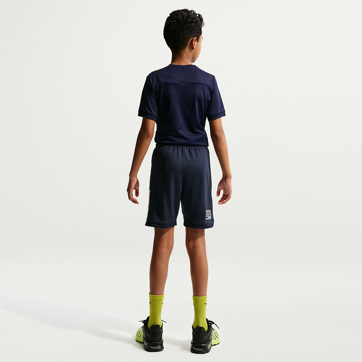 Shorts de futbol Nike Dri-FIT Academy Erling Haaland para niños talla grande – Obsidiana/Blanco/Verde strike/Verde strike – vista 6