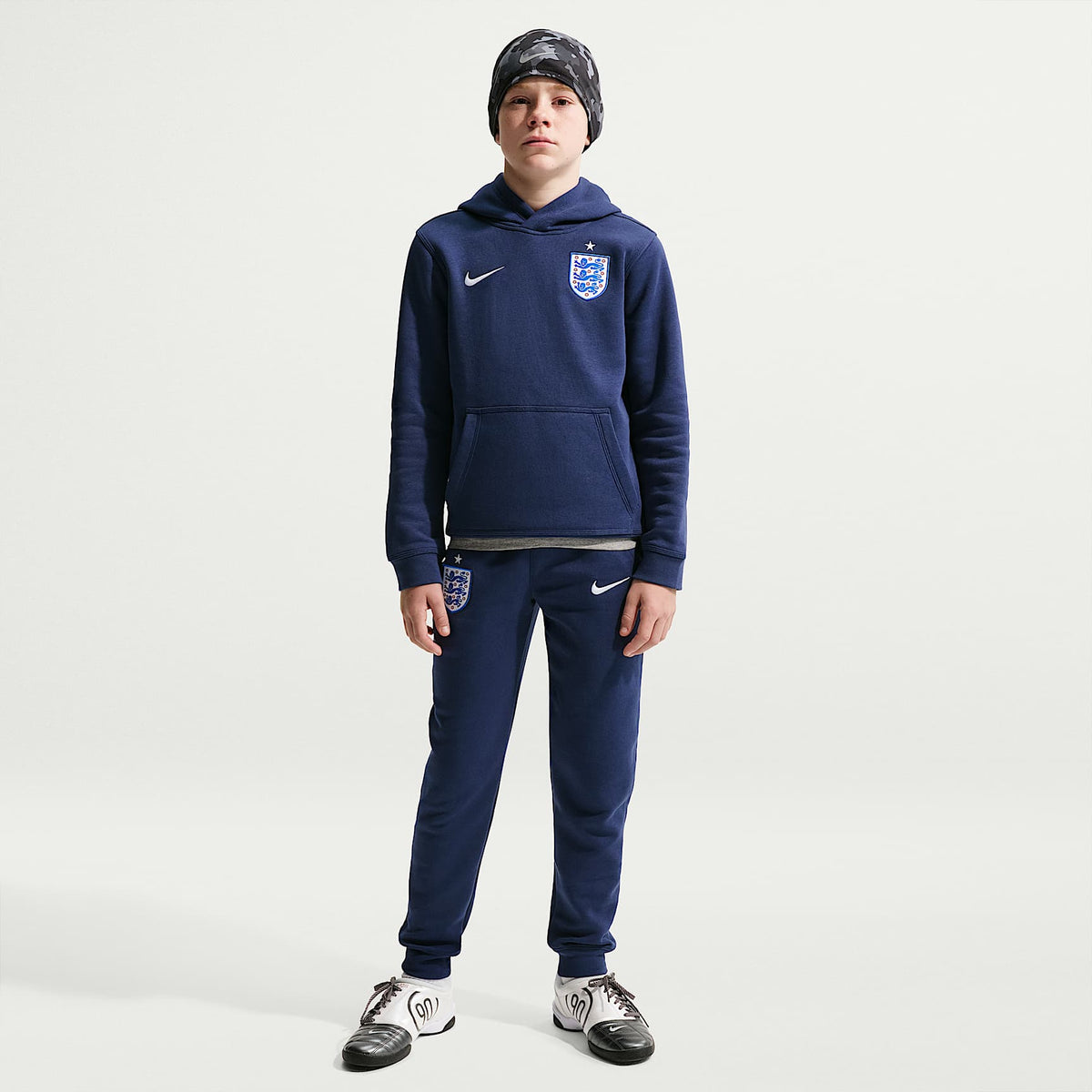 Sudadera con gorro sin cierre de fútbol Nike para niño talla grande England Club – Azul marino medianoche/Blanco – vista 4