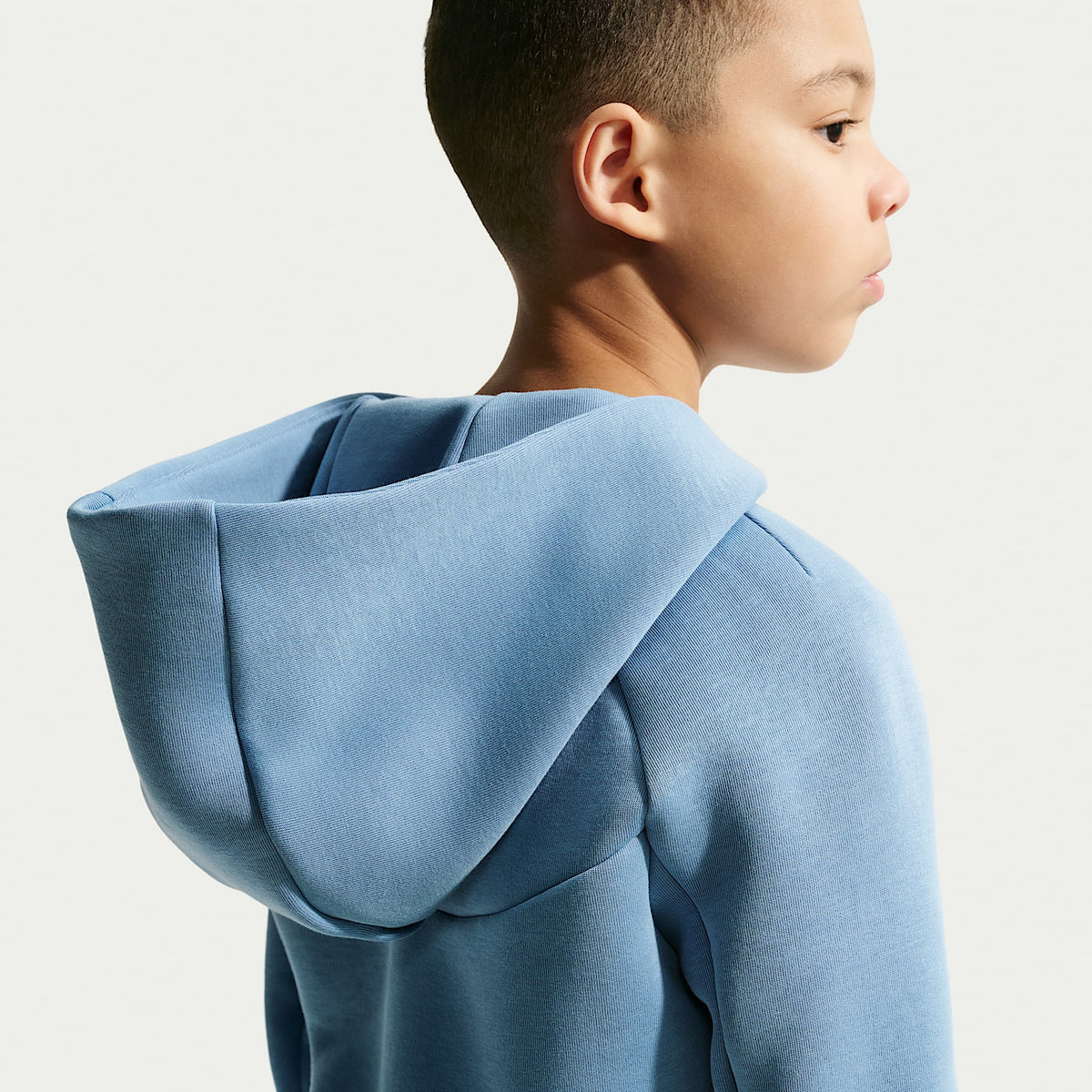 Sudadera con gorro de fútbol Nike de cierre completo para niños talla grande England Tech Fleece – Azul de trabajo/Blanco – vista 2