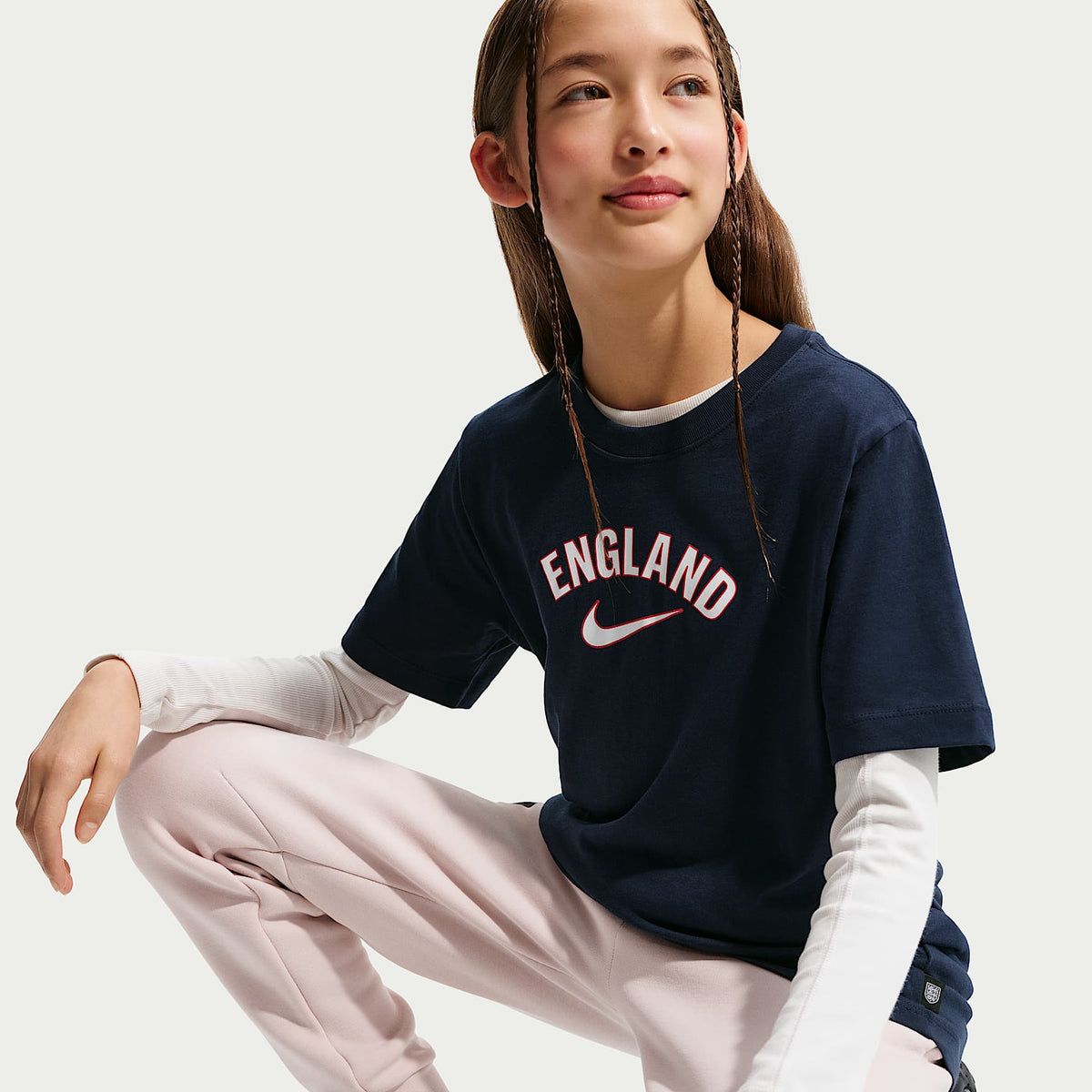 Playera de fútbol Nike para niños talla grande England – Obsidiana – vista 3
