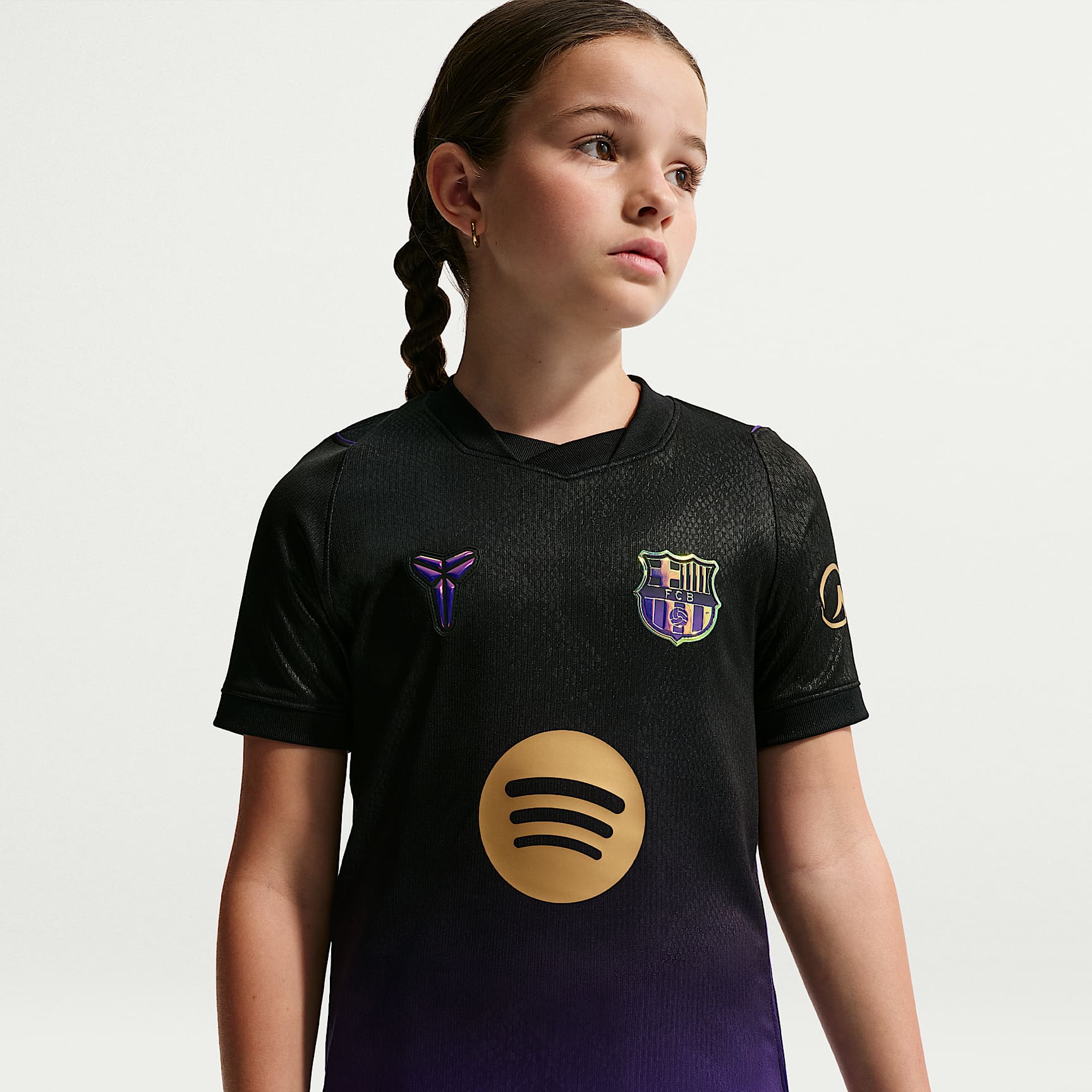 Jersey de futbol Dri-FIT Replica del FC Barcelona visitante 2026/27 Stadium Kobe para niños talla grande – Morado campo/Morado campo/Negro/Oro metalizado – vista 2