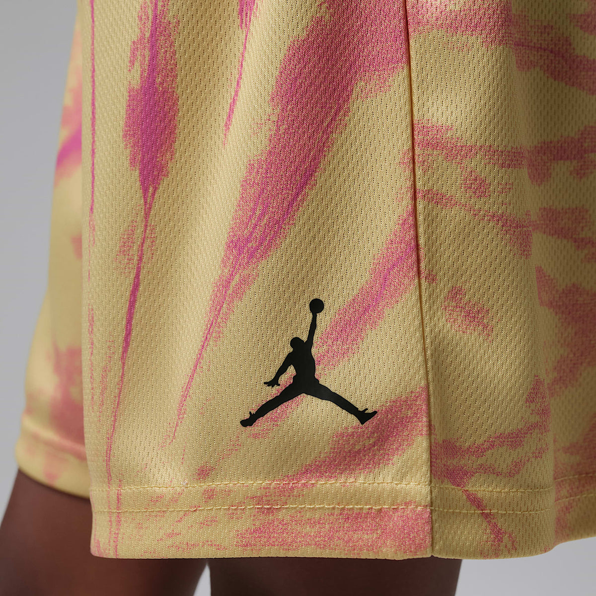 Conjunto de dos piezas de shorts tie-dye Festival para niños talla pequeña Jordan – Limón lavado – vista 7
