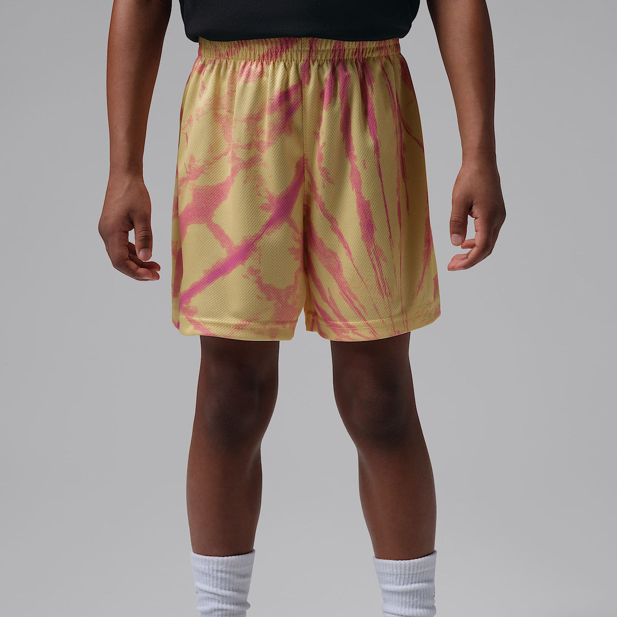 Conjunto de dos piezas de shorts tie-dye Festival para niños talla pequeña Jordan – Limón lavado – vista 6