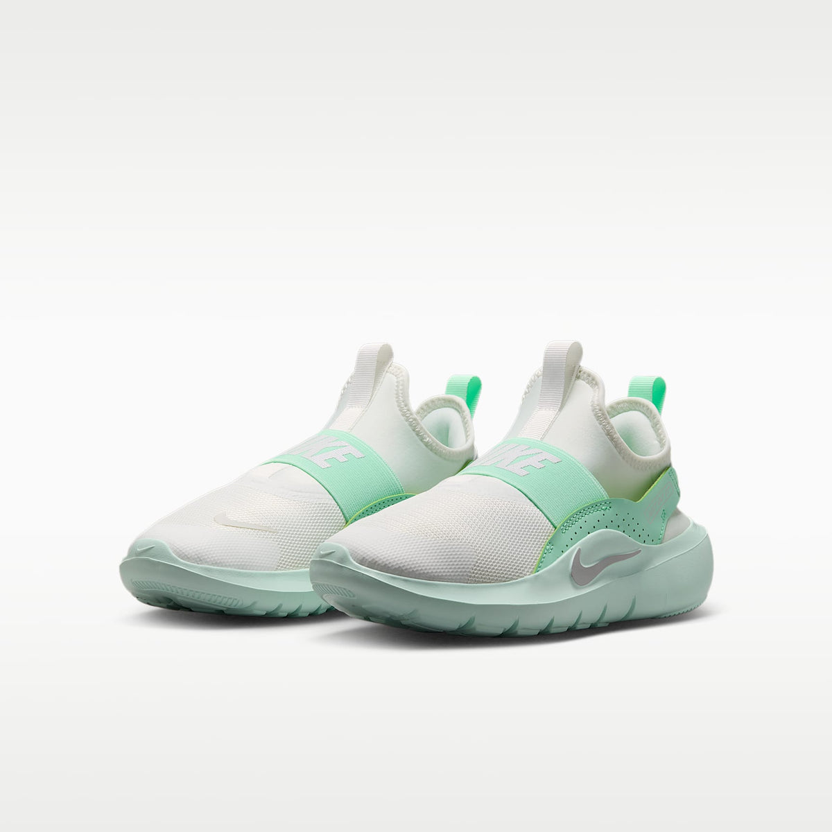 Nike Flex Runner 4 – Blanco cumbre/Verde ártico/Verde ligero/Polvo fotón – vista 5