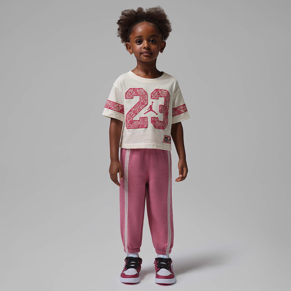 Playera de encaje floral para niños talla pequeña Jordan – Tiza – vista 7