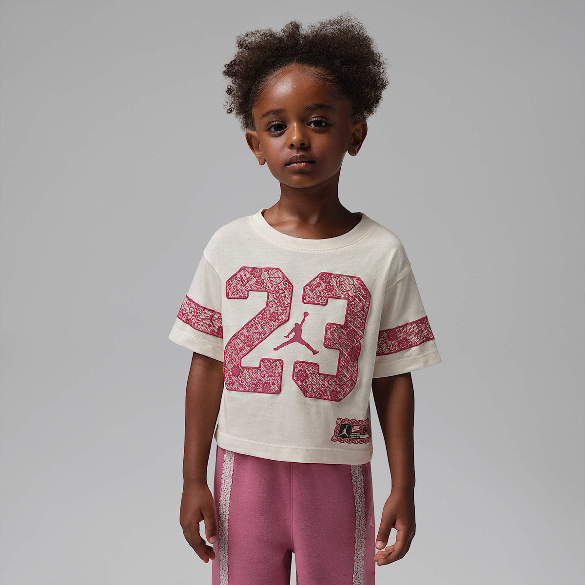 Playera de encaje floral para niños talla pequeña Jordan – Tiza – vista 1
