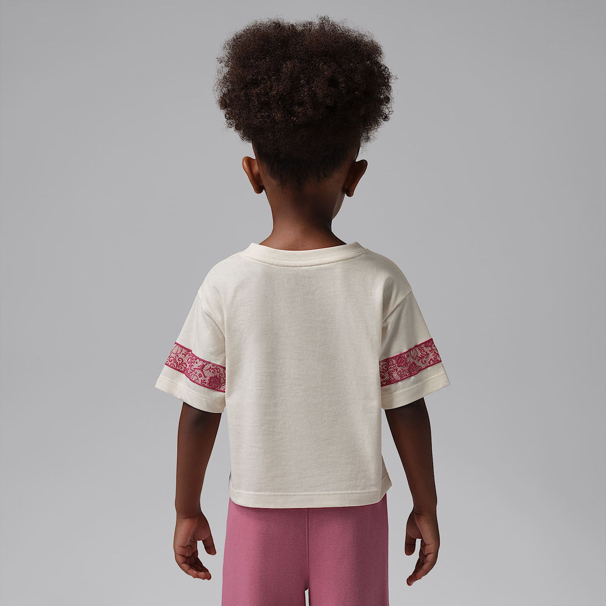 Playera de encaje floral para niños talla pequeña Jordan – Tiza – vista 2