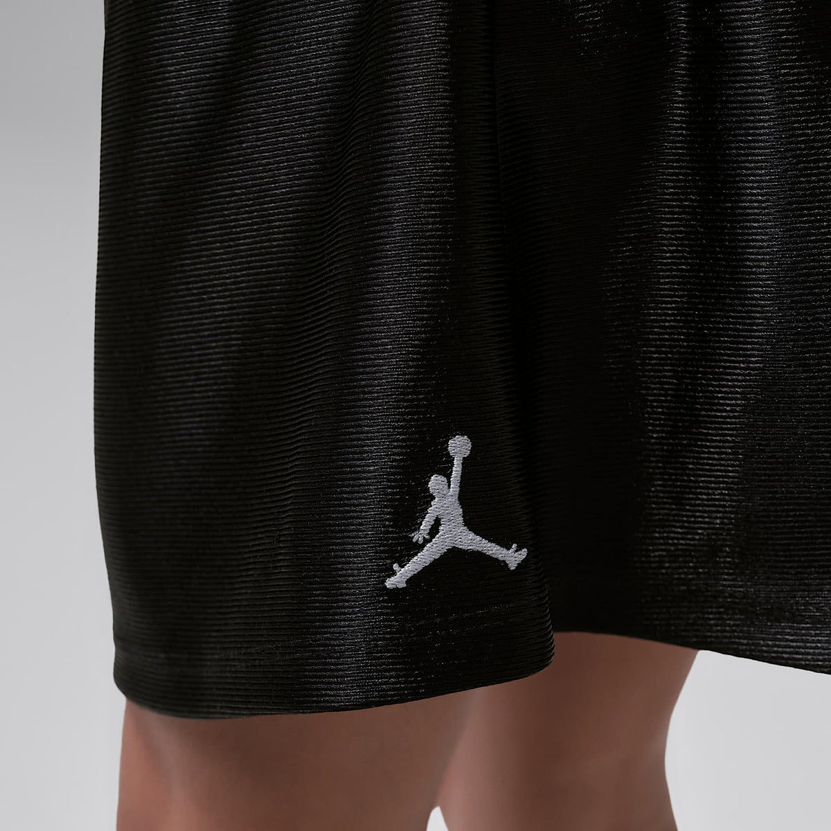 Conjunto de 2 piezas con shorts Flowy Durasheen para niños talla pequeña Jordan – Negro – vista 7