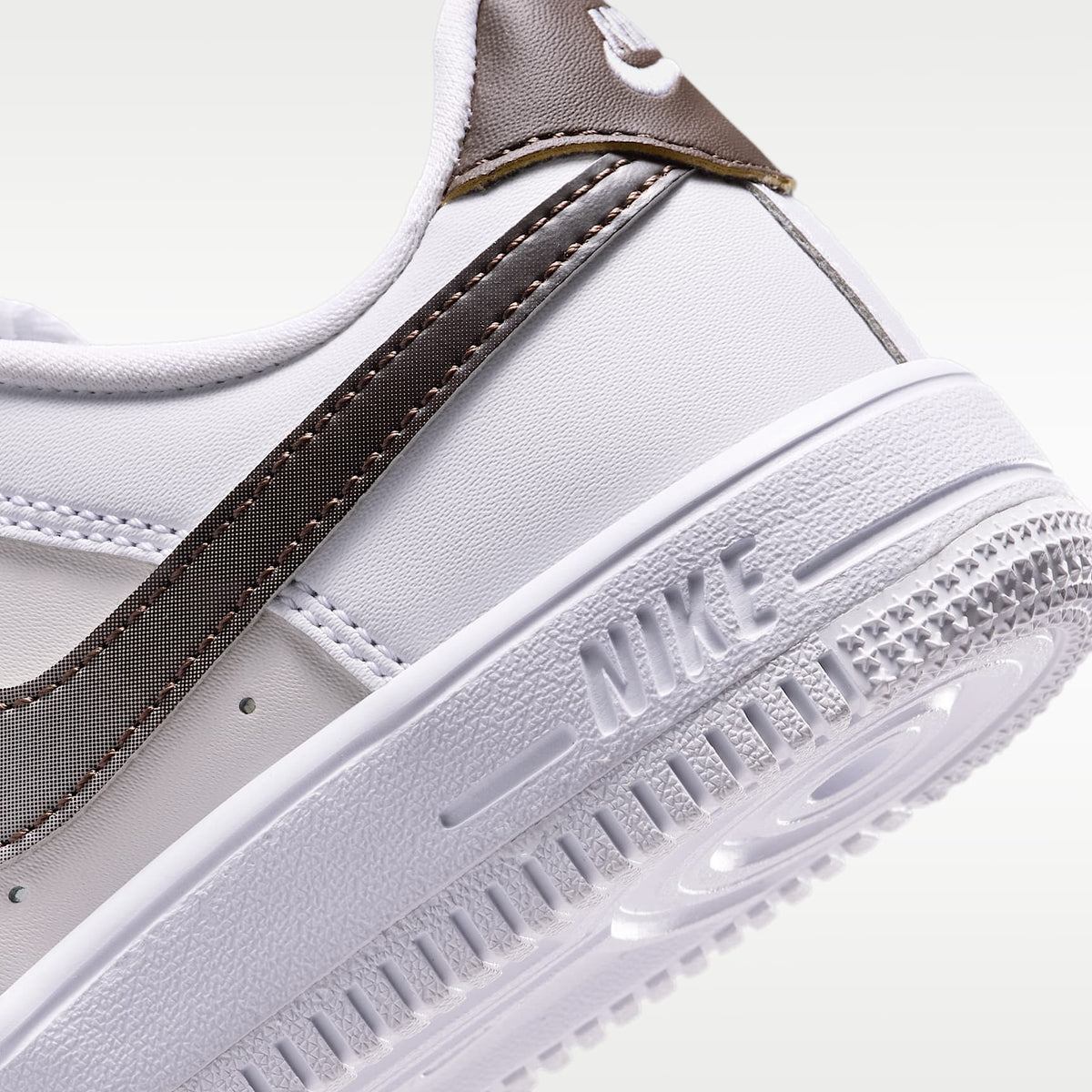 Nike Force 1 Low – Blanco/Marrón barroco/Fantasma/Gris universitario – vista 8