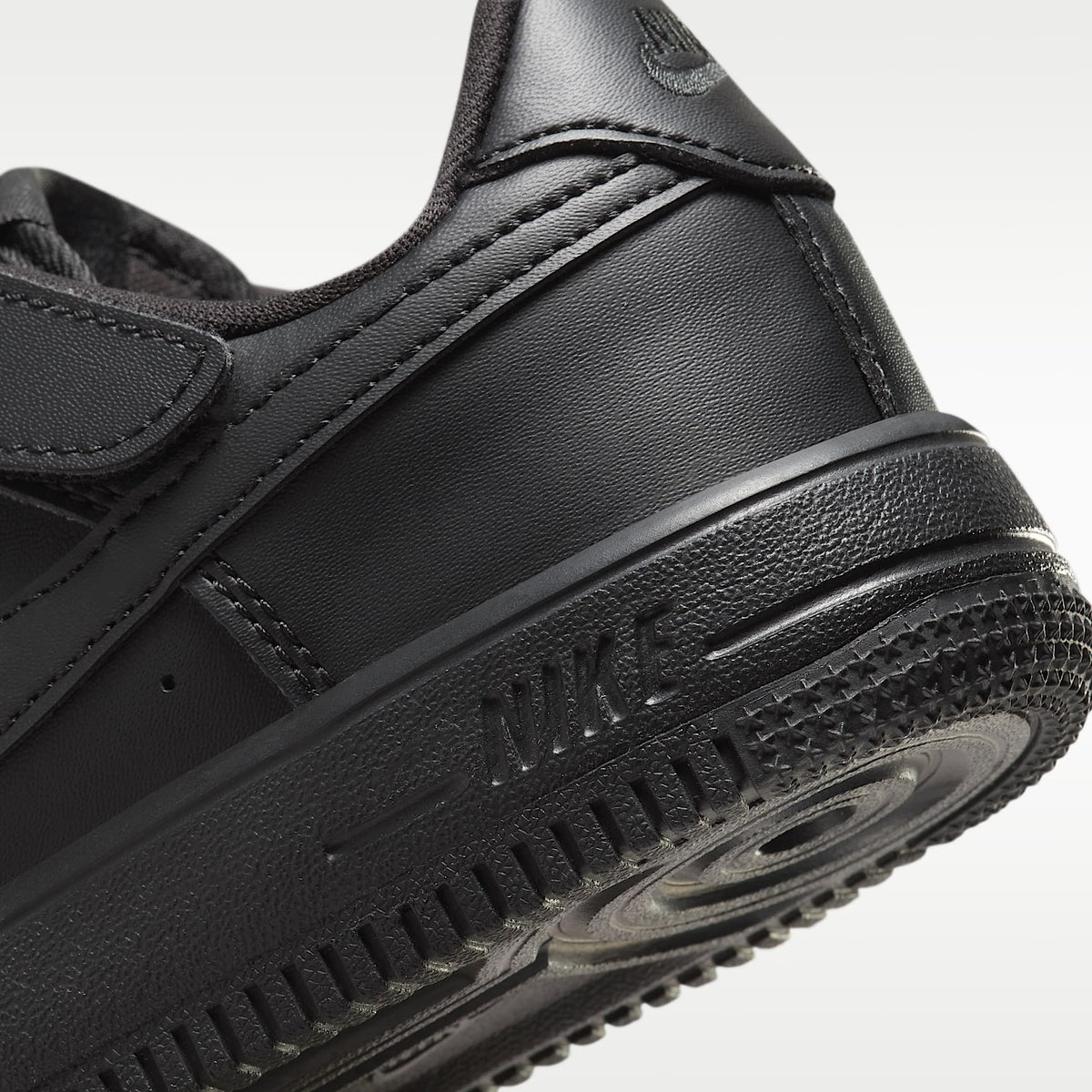 Nike Force 1 Low EasyOn – Negro/Negro/Negro – vista 8