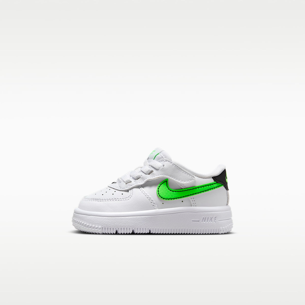Nike Force 1 Low EasyOn – Blanco/Negro/Verde strike – vista 1