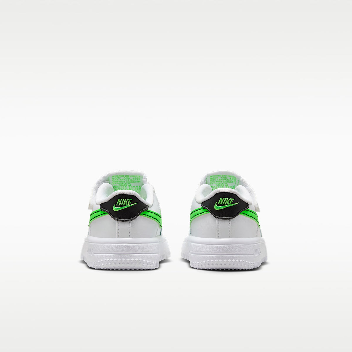 Nike Force 1 Low EasyOn – Blanco/Negro/Verde strike – vista 6