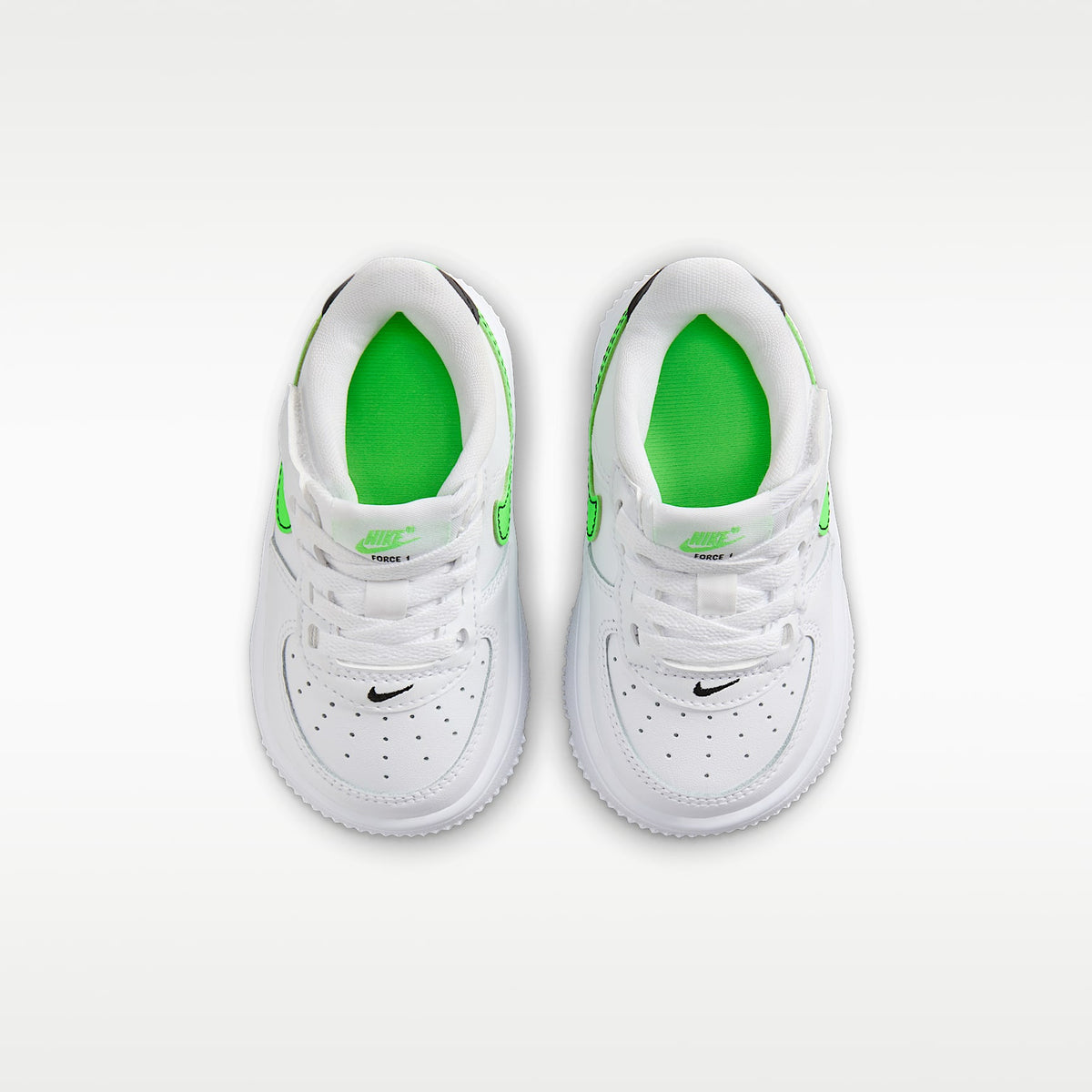 Nike Force 1 Low EasyOn – Blanco/Negro/Verde strike – vista 4