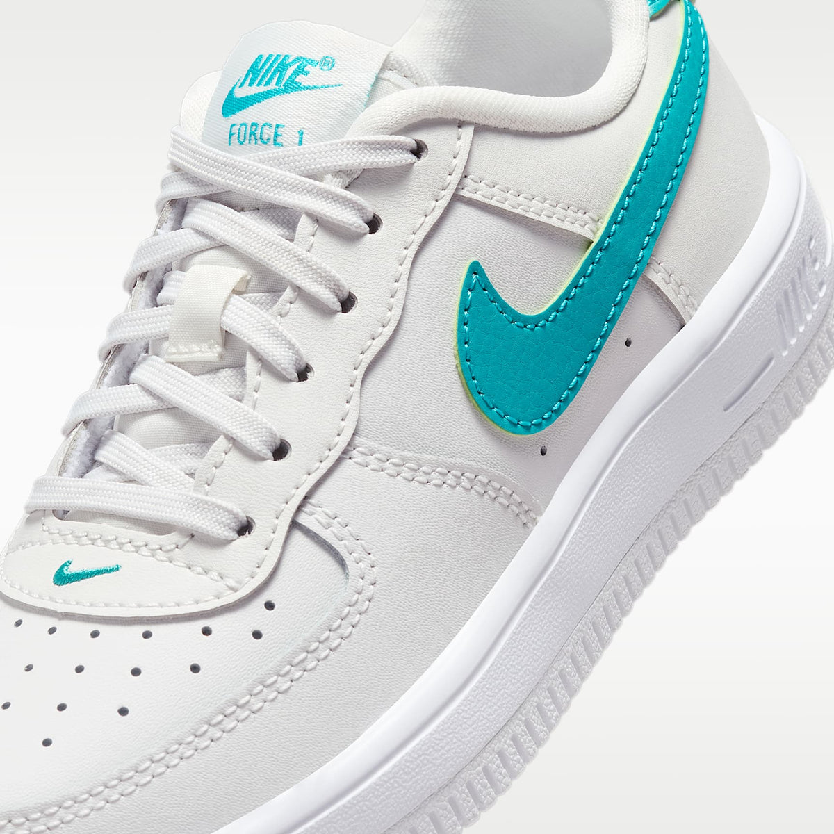 Nike Force 1 Low – Tinte platino/Blanco/Energía – vista 7