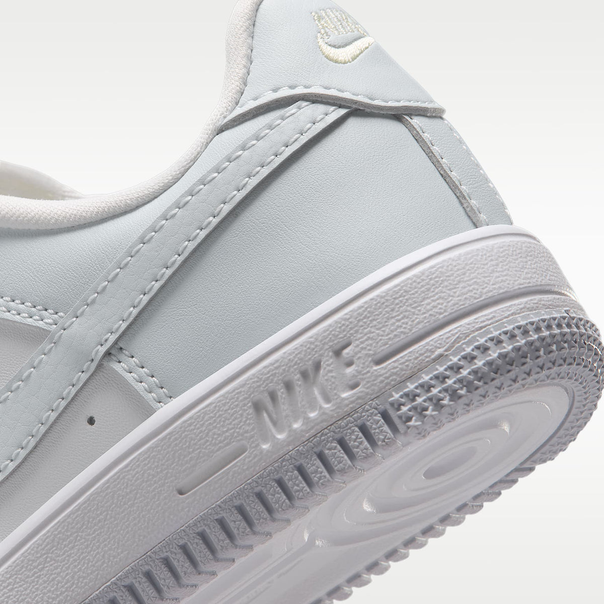 Nike Force 1 Low – Tinte platino/Alabastro/Blanco/Halo – vista 8