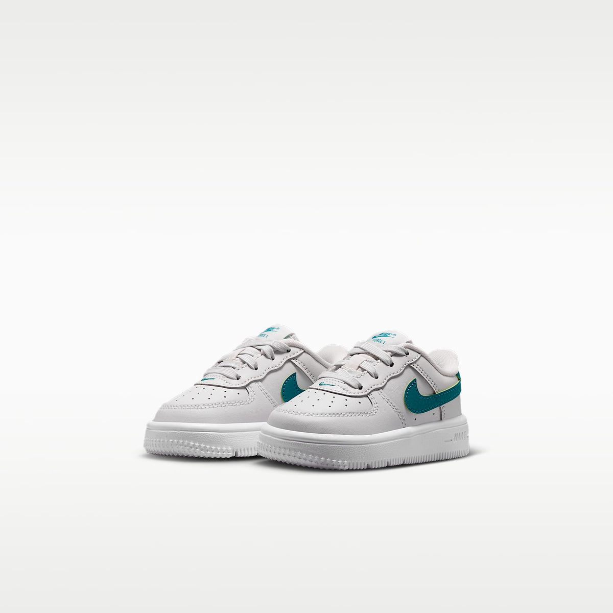 Nike Force 1 Low – Tinte platino/Blanco/Energía – vista 5