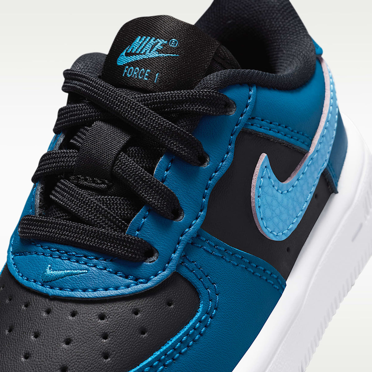 Nike Force 1 Low – Negro/Azul cancha/Blanco/Azul holandés – vista 7