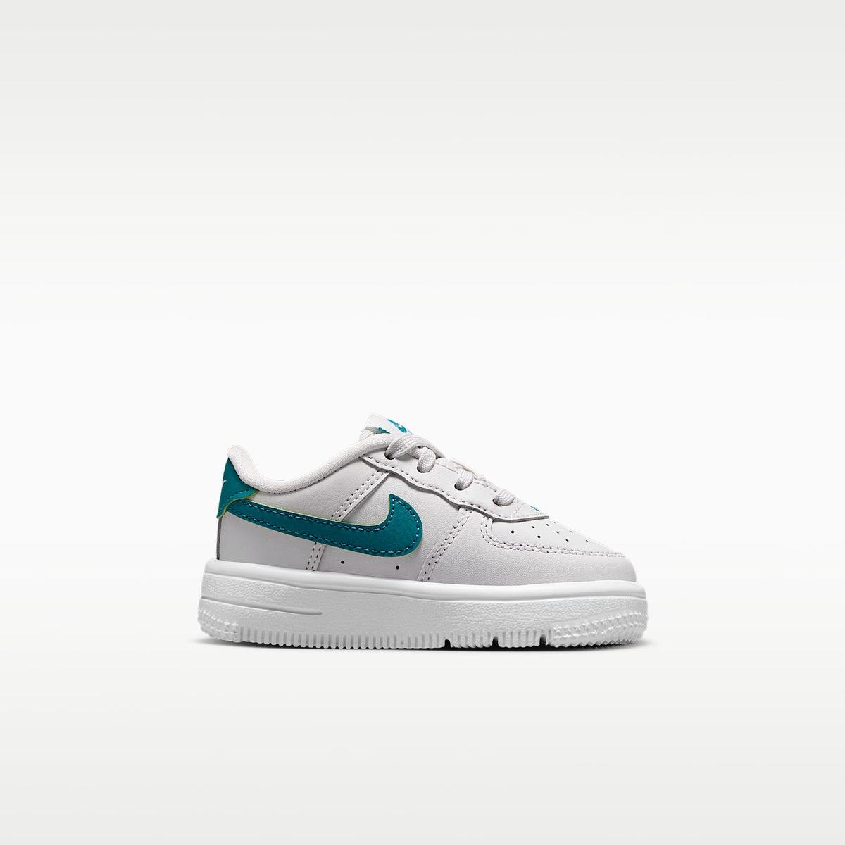 Nike Force 1 Low – Tinte platino/Blanco/Energía – vista 3