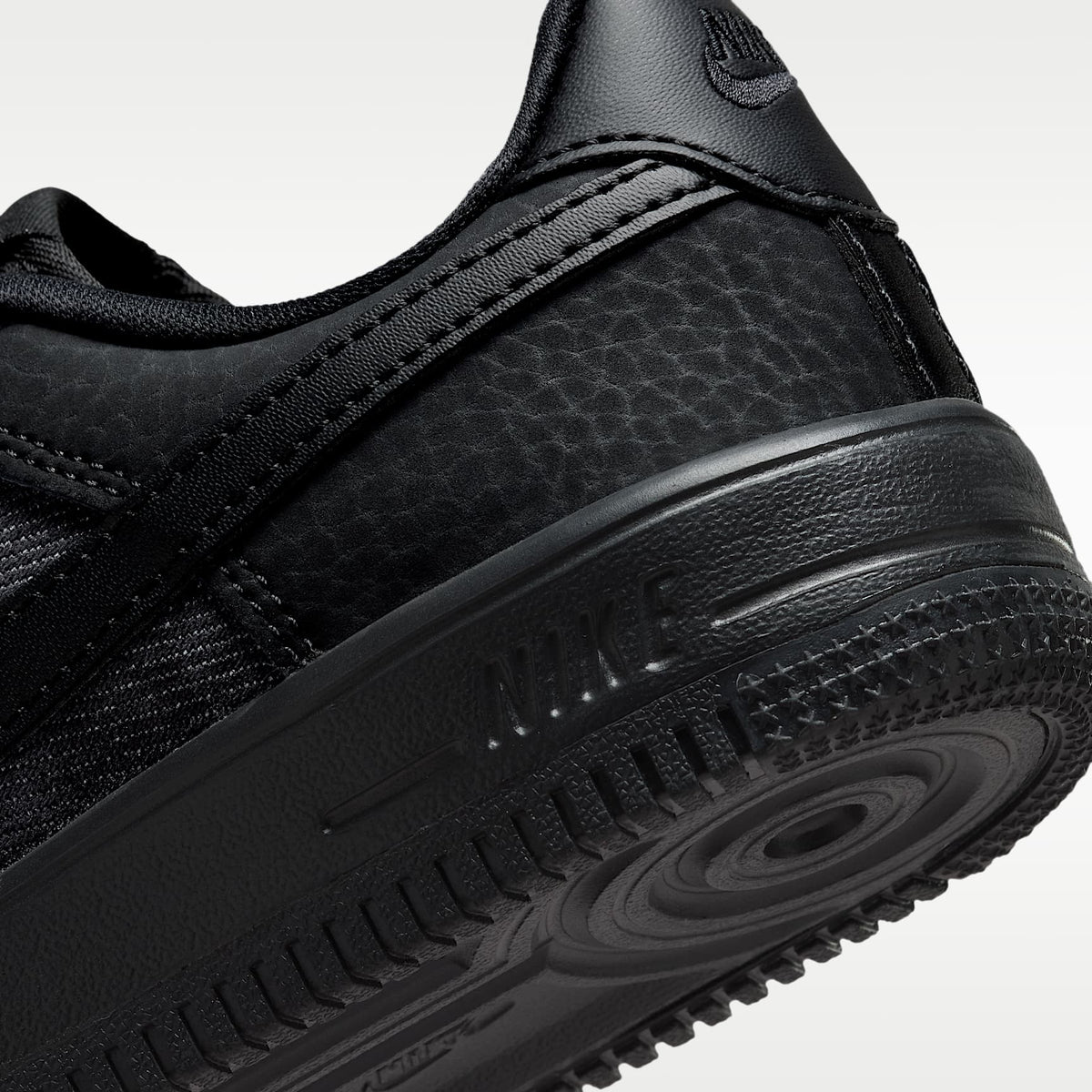 Nike Force 1 Low – Negro/Negro/Negro – vista 8