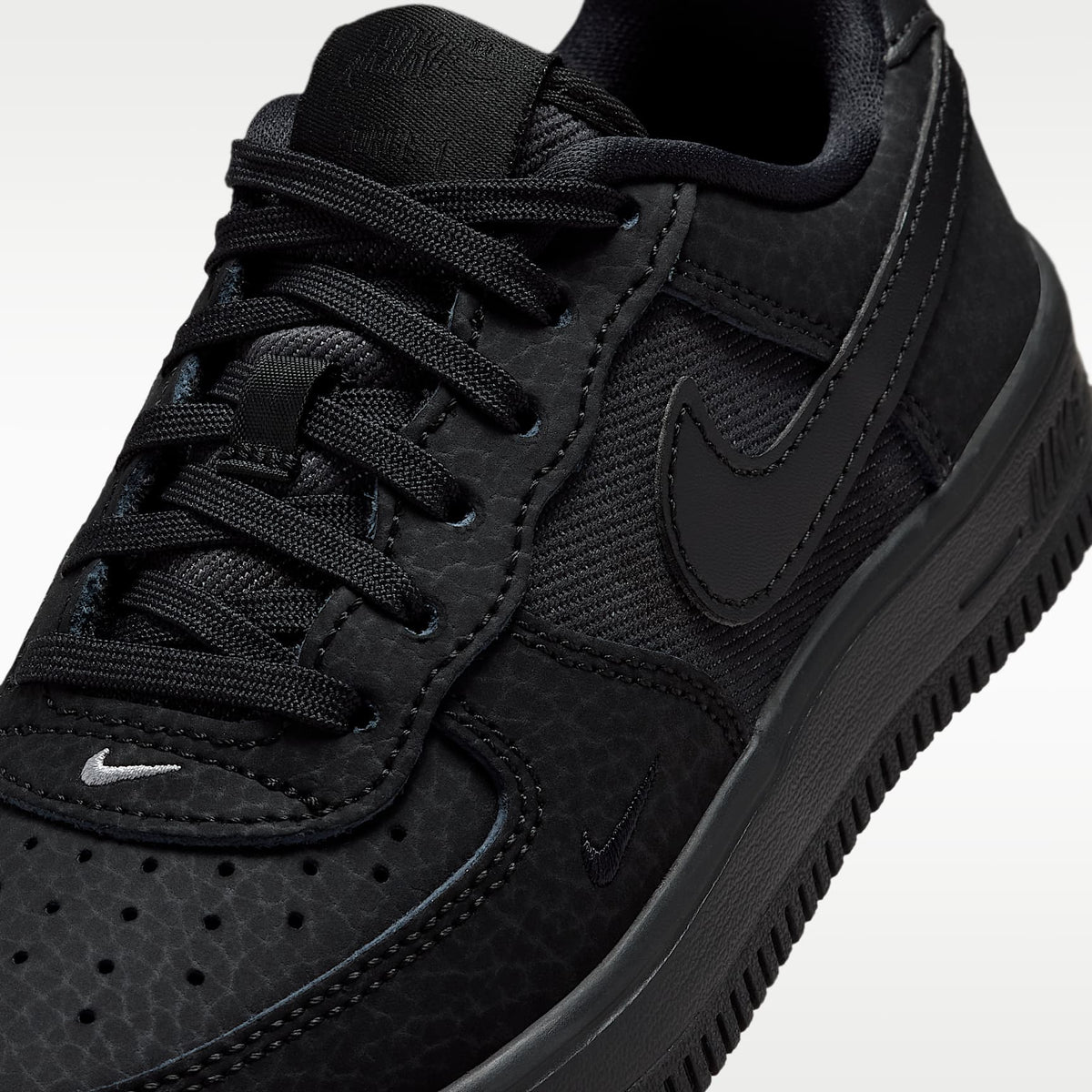 Nike Force 1 Low – Negro/Negro/Negro – vista 7
