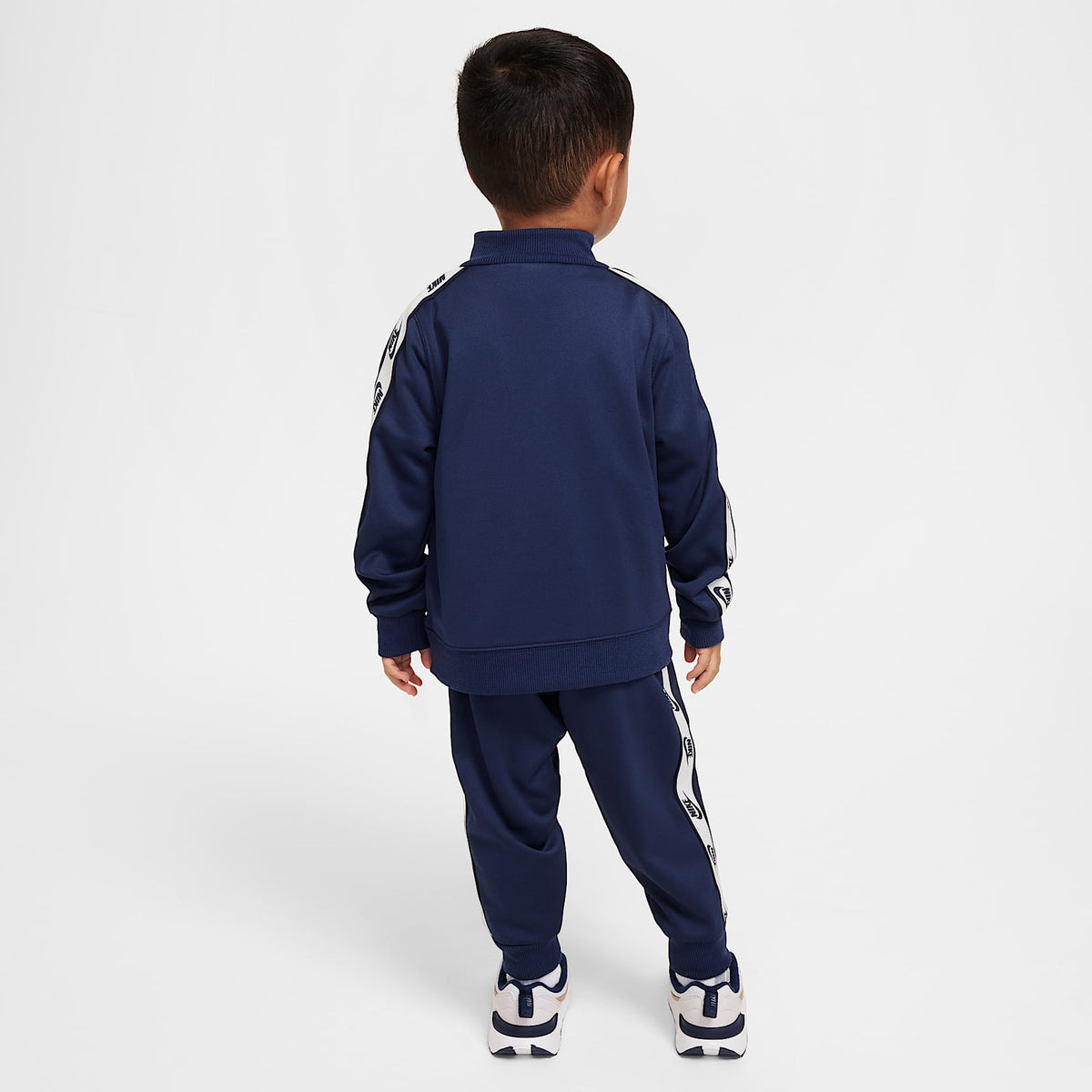 Conjunto de dos piezas de cierre completo y cinta con logotipos infantil Nike Dri-FIT – Azul marino medianoche – vista 2
