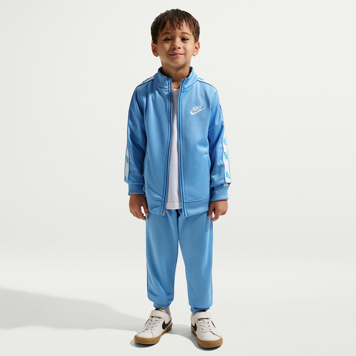 Conjunto de 2 piezas de cierre completo y cinta con logotipos para niños talla pequeña Nike Dri-FIT – Azul – vista 6
