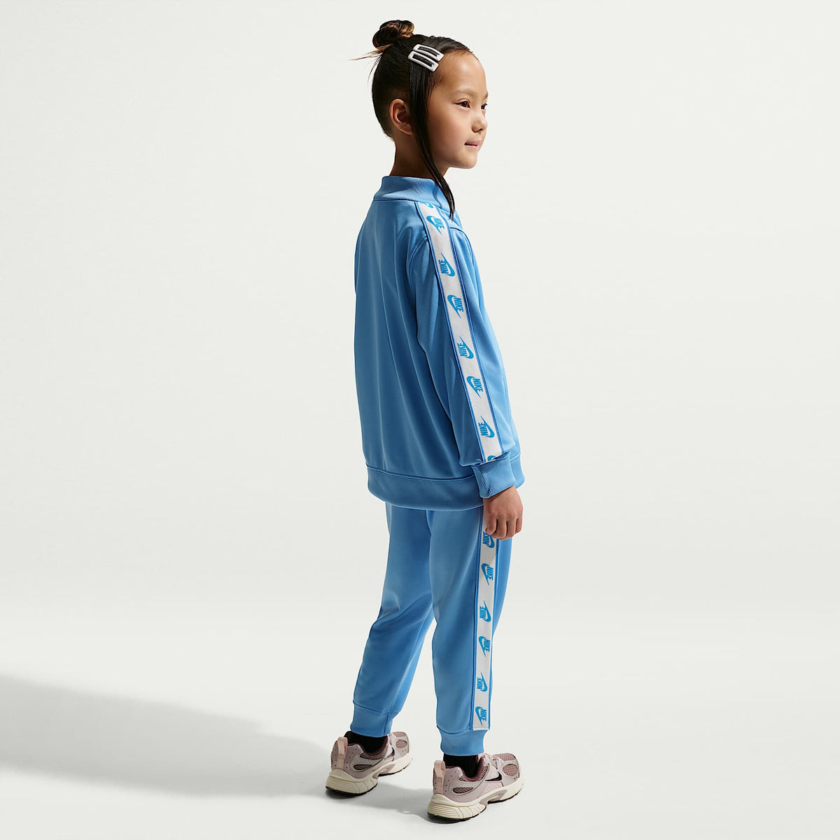Conjunto de 2 piezas de cierre completo y cinta con logotipos para niños talla pequeña Nike Dri-FIT – Azul – vista 7