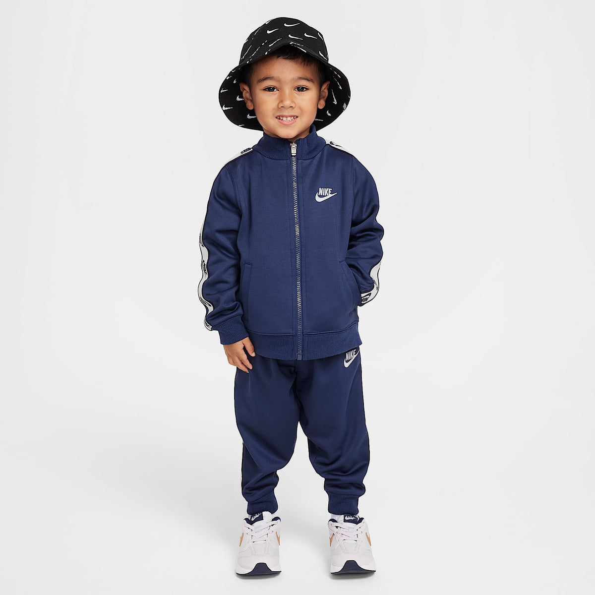 Conjunto de dos piezas de cierre completo y cinta con logotipos infantil Nike Dri-FIT – Azul marino medianoche – vista 1
