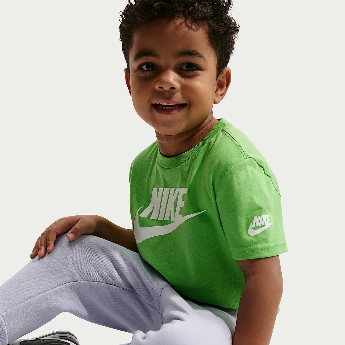 Playera Futura Evergreen infantil Nike – Verde – vista 3