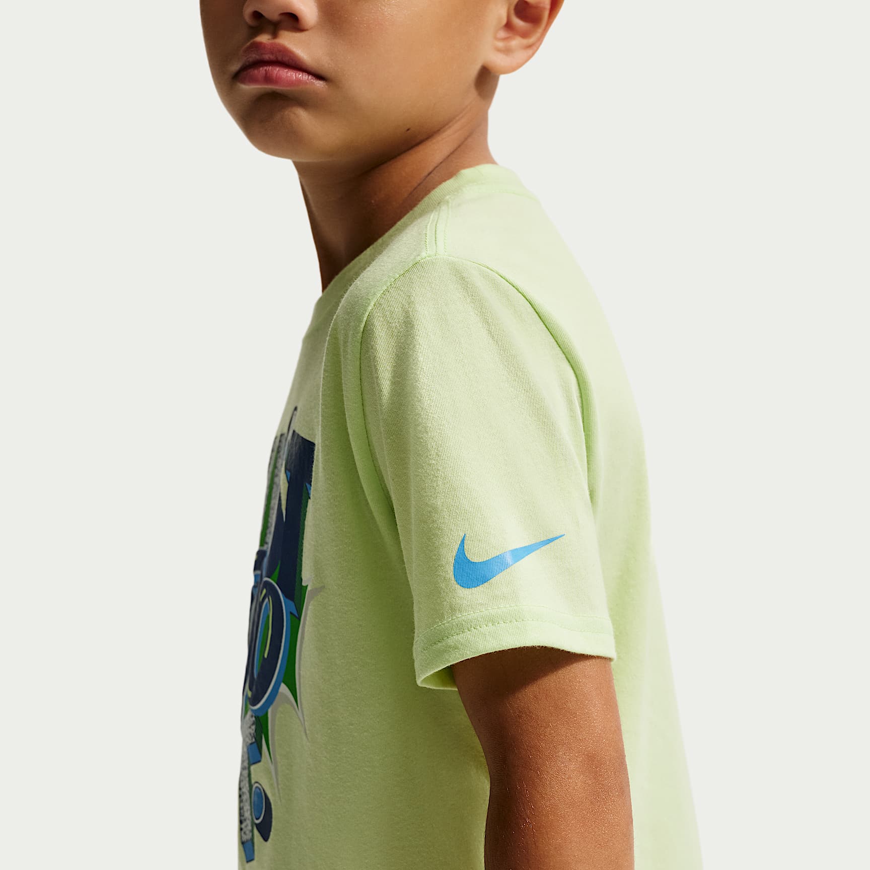 Playera Futura Icon para niños talla pequeña Nike – Verde – vista 2