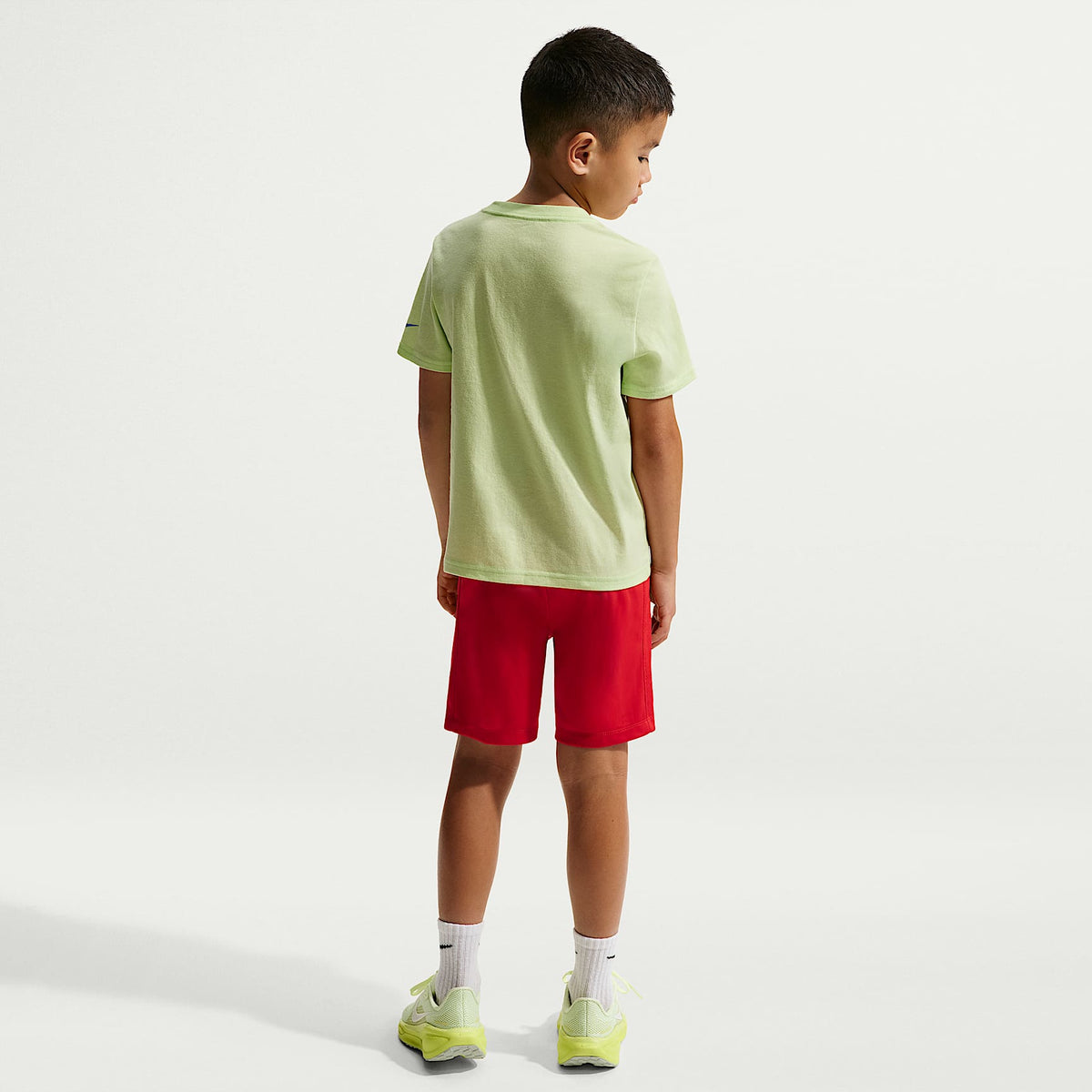Playera Futura Icon para niños talla pequeña Nike – Verde – vista 5