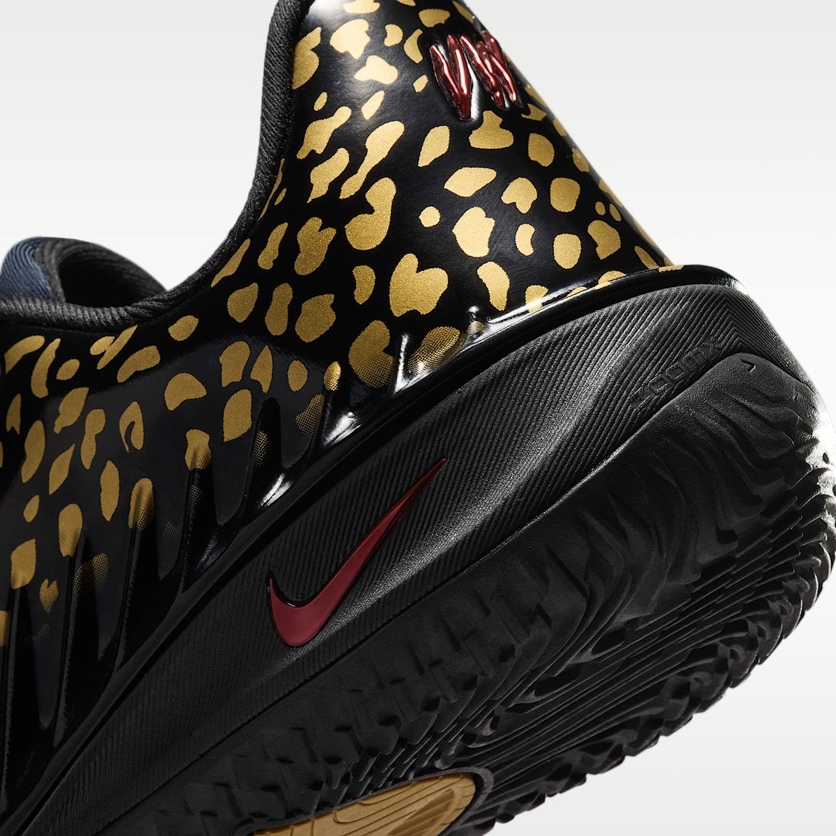 Nike G.T. Cut 4 "Victor Wembanyama" – Negro/Oro metalizado/Carmesí brillante – vista 8