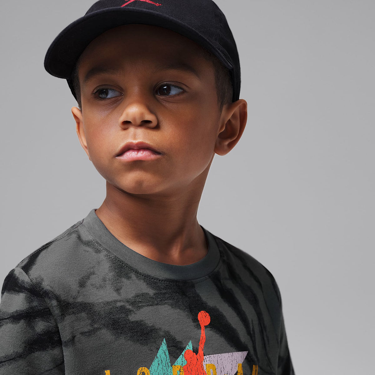 Playera tie-dye Geo para niños talla pequeña Jordan – Gris hierro – vista 3