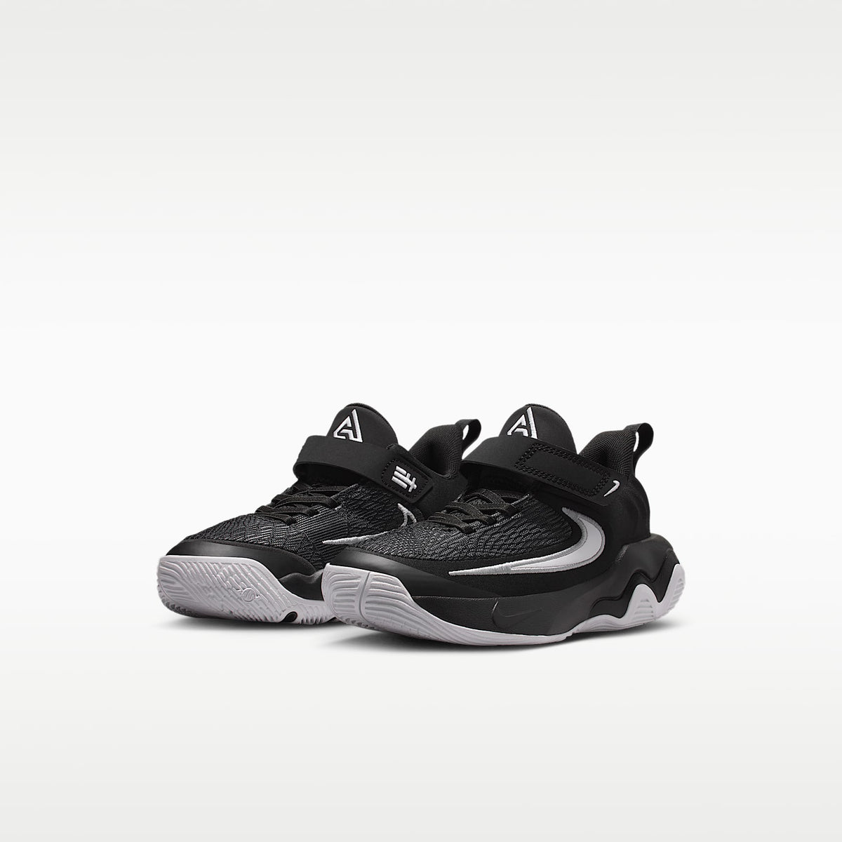 Giannis Immortality 4 – Negro/Gris lobo/Blanco – vista 5