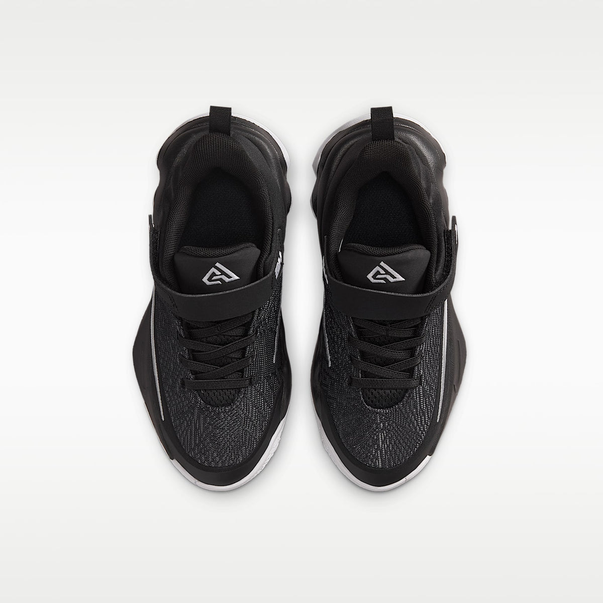 Giannis Immortality 4 – Negro/Gris lobo/Blanco – vista 4