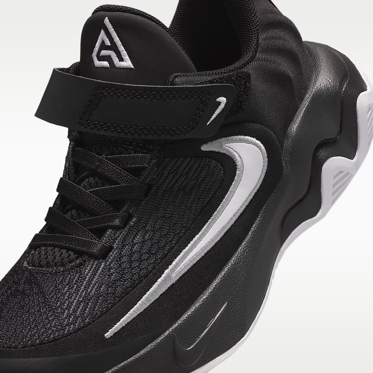 Giannis Immortality 4 – Negro/Gris lobo/Blanco – vista 7