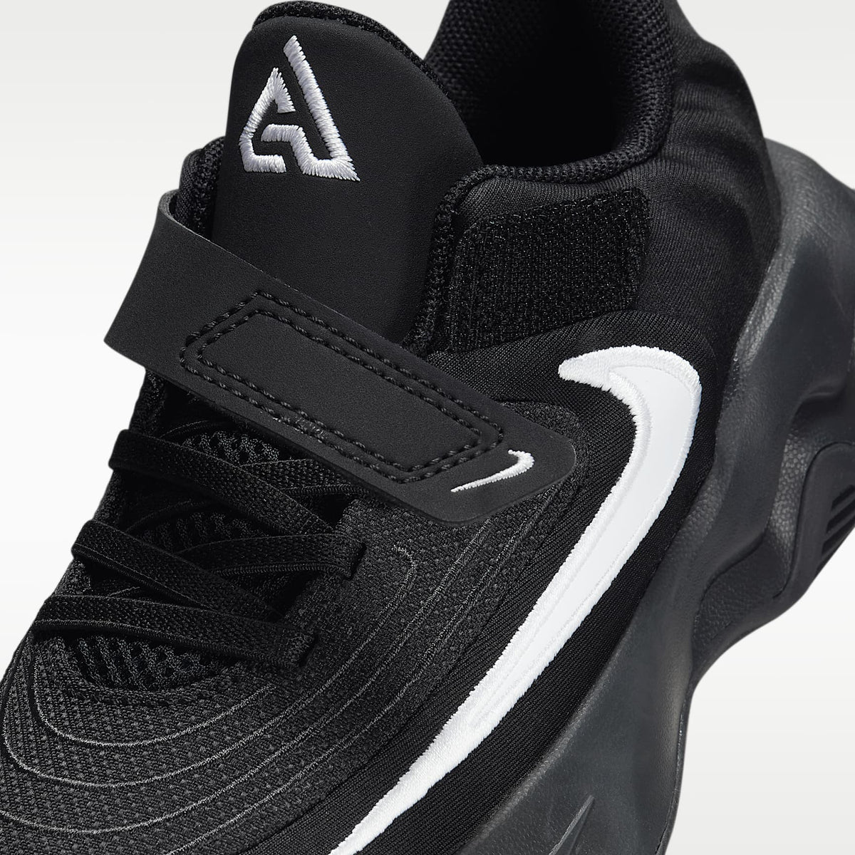 Giannis Immortality 4 – Negro/Blanco/Gris humo oscuro – vista 7