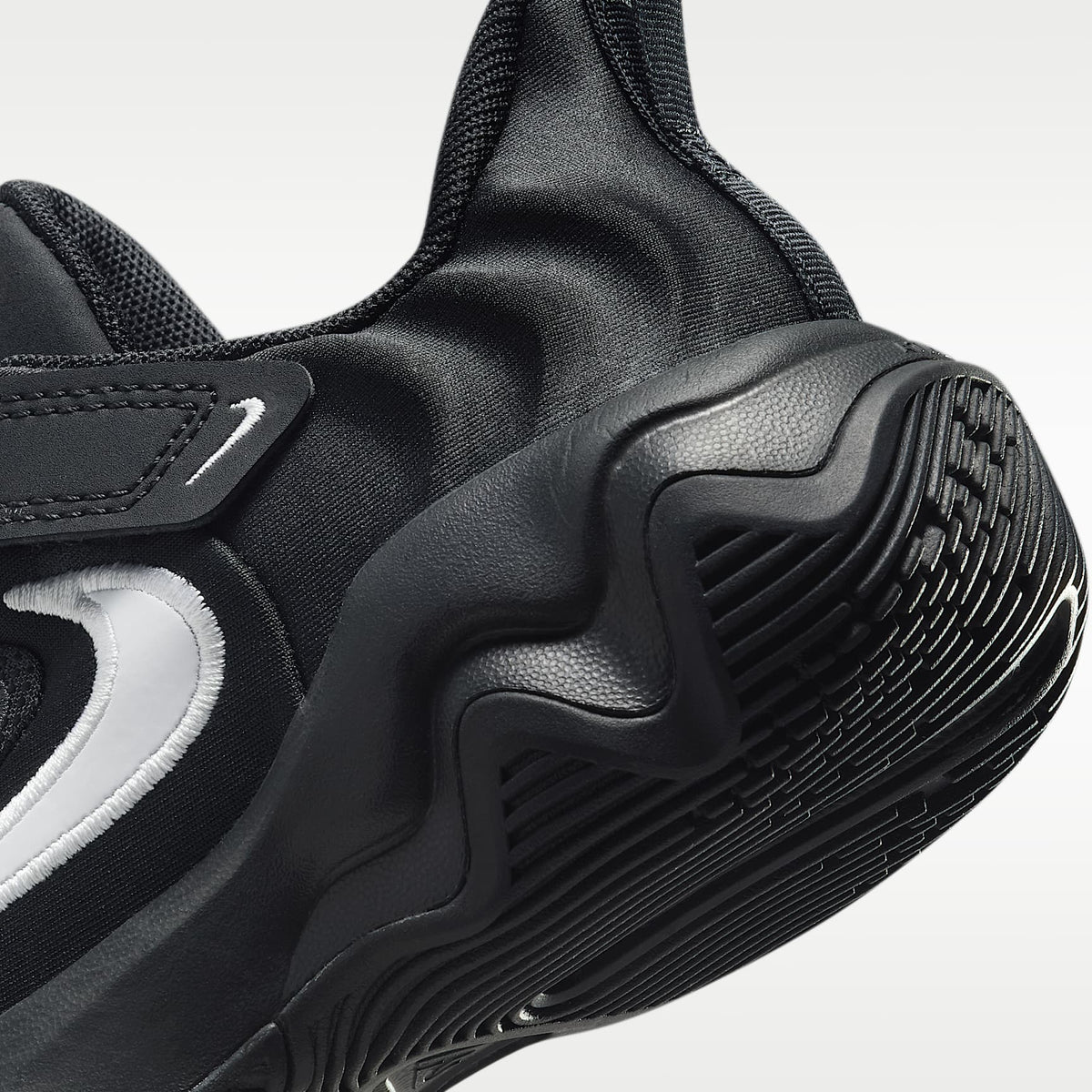 Giannis Immortality 4 – Negro/Blanco/Gris humo oscuro – vista 8