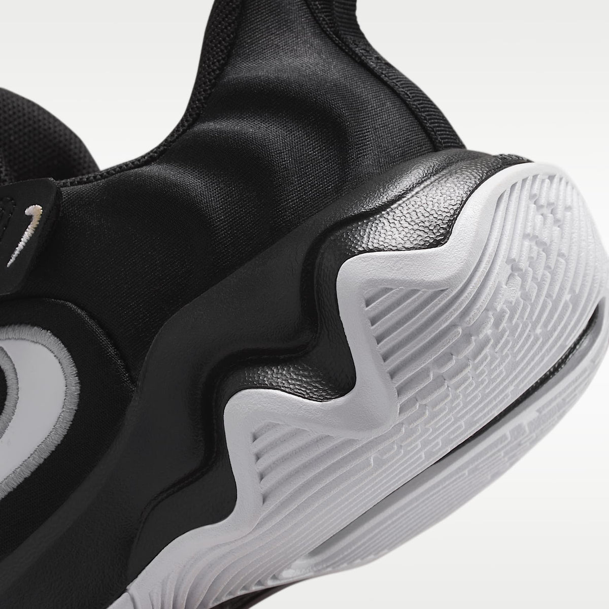 Giannis Immortality 4 – Negro/Gris lobo/Blanco – vista 8