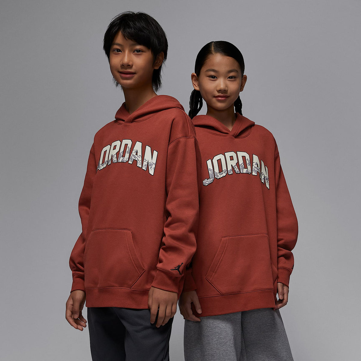 Sudadera con gorro sin cierre Gift Giving Mountain para niños talla grande Jordan – Piedra roja – vista 1