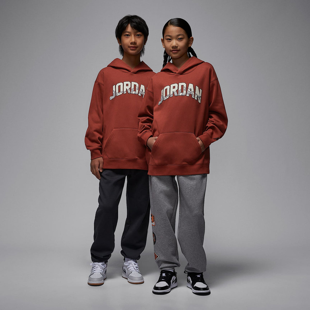 Sudadera con gorro sin cierre Gift Giving Mountain para niños talla grande Jordan – Piedra roja – vista 7