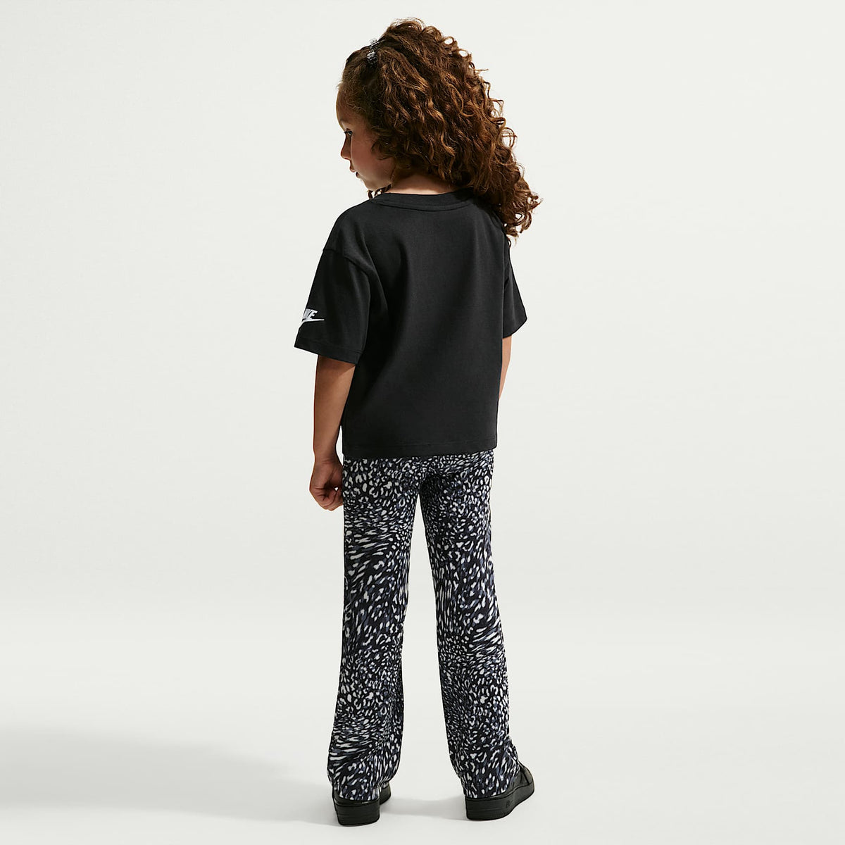 Playera con estampado animal print para niños talla pequeña Nike – Negro – vista 5