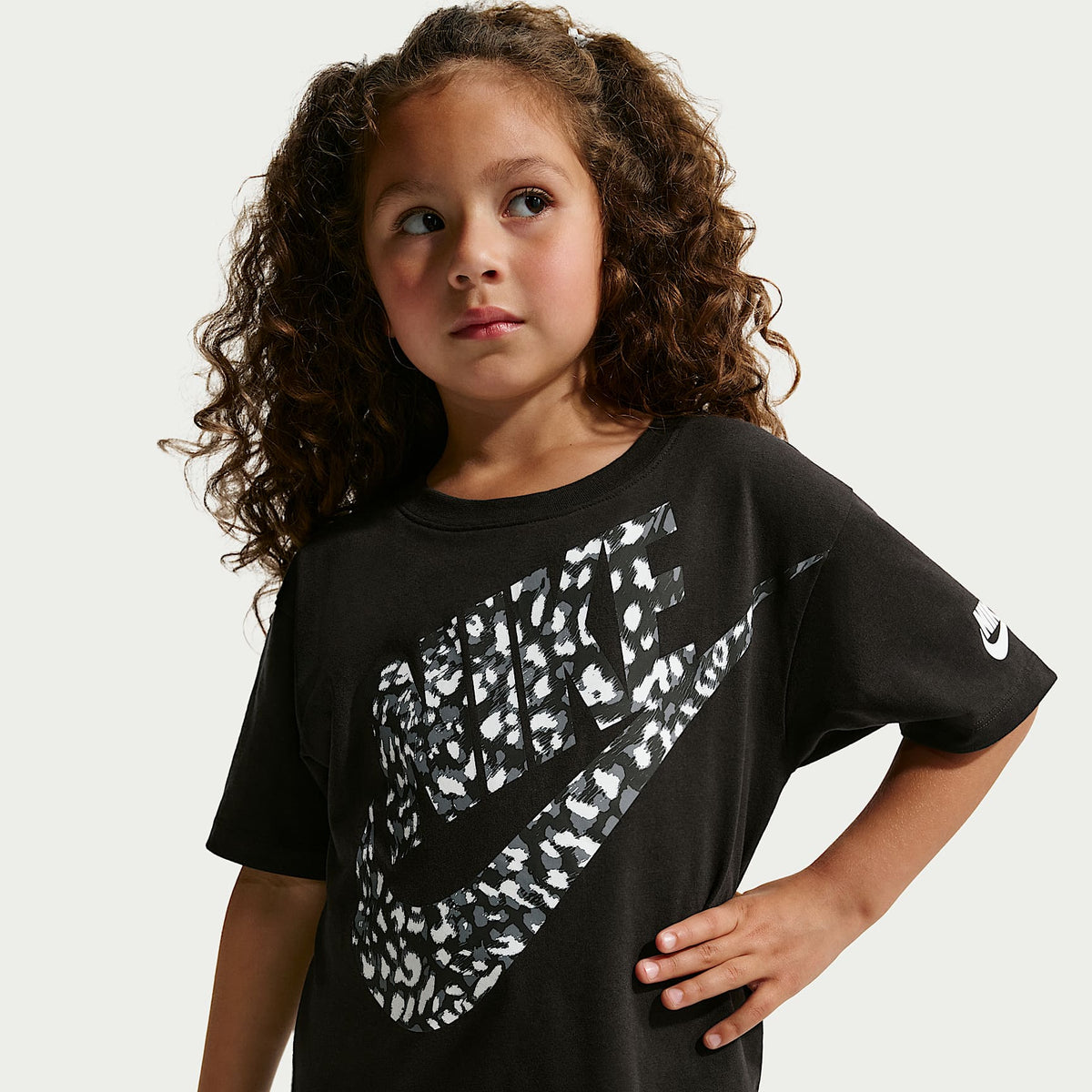 Playera con estampado animal print para niños talla pequeña Nike – Negro – vista 1
