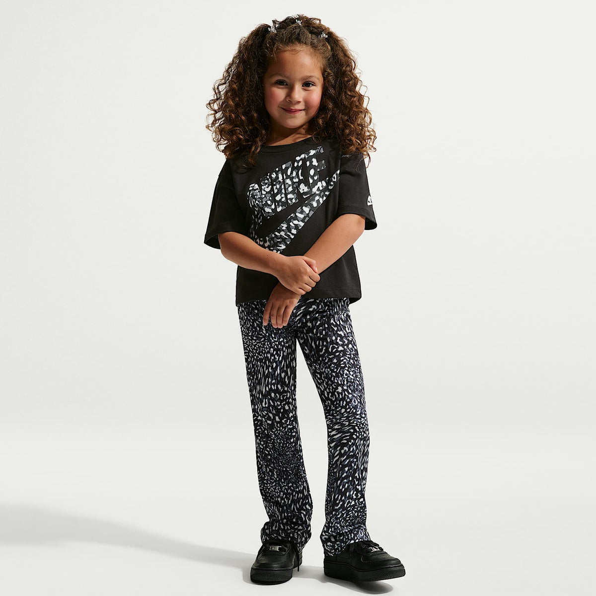 Playera con estampado animal print para niños talla pequeña Nike – Negro – vista 4
