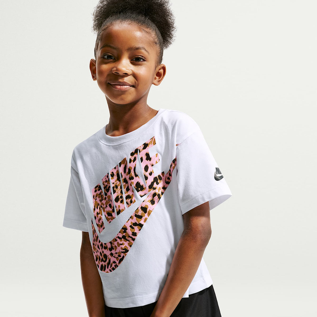 Playera con estampado animal print para niños talla pequeña Nike – Blanco – vista 1