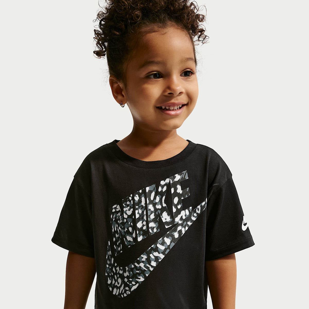 Playera de animal print infantil Nike – Negro – vista 1