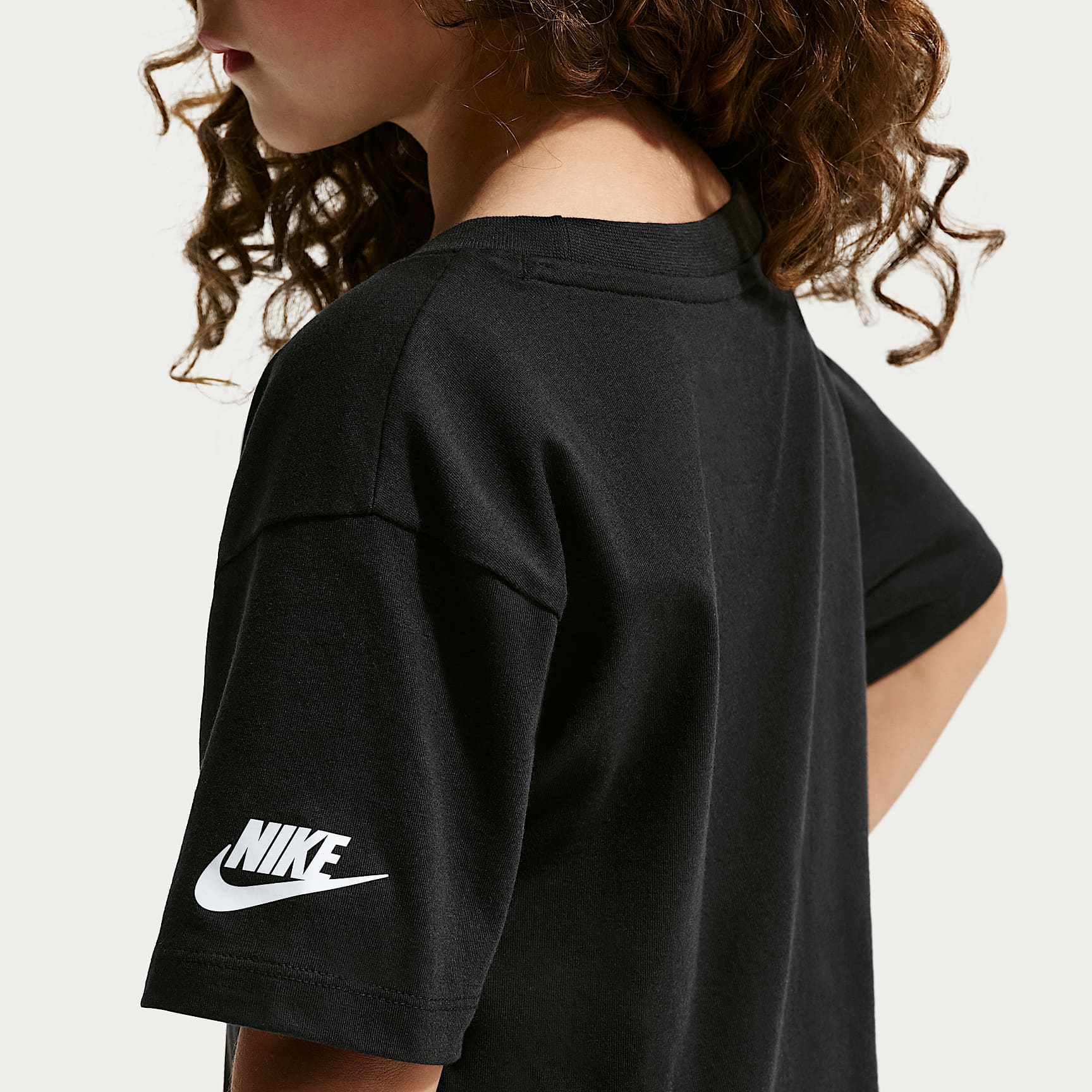 Playera con estampado animal print para niños talla pequeña Nike – Negro – vista 2