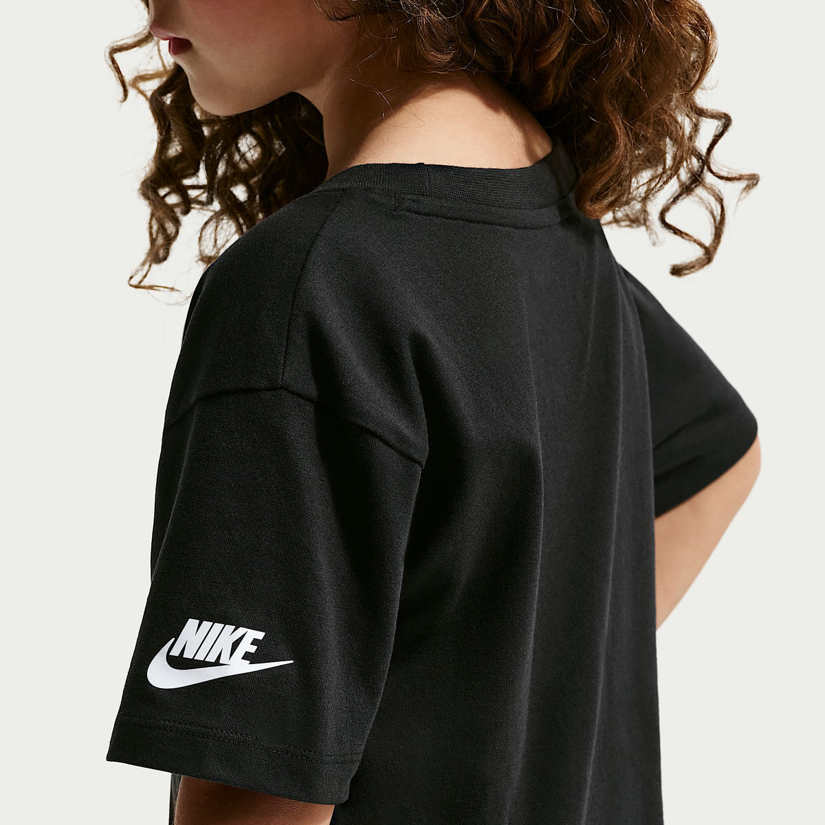 Playera con estampado animal print para niños talla pequeña Nike – Negro – vista 2